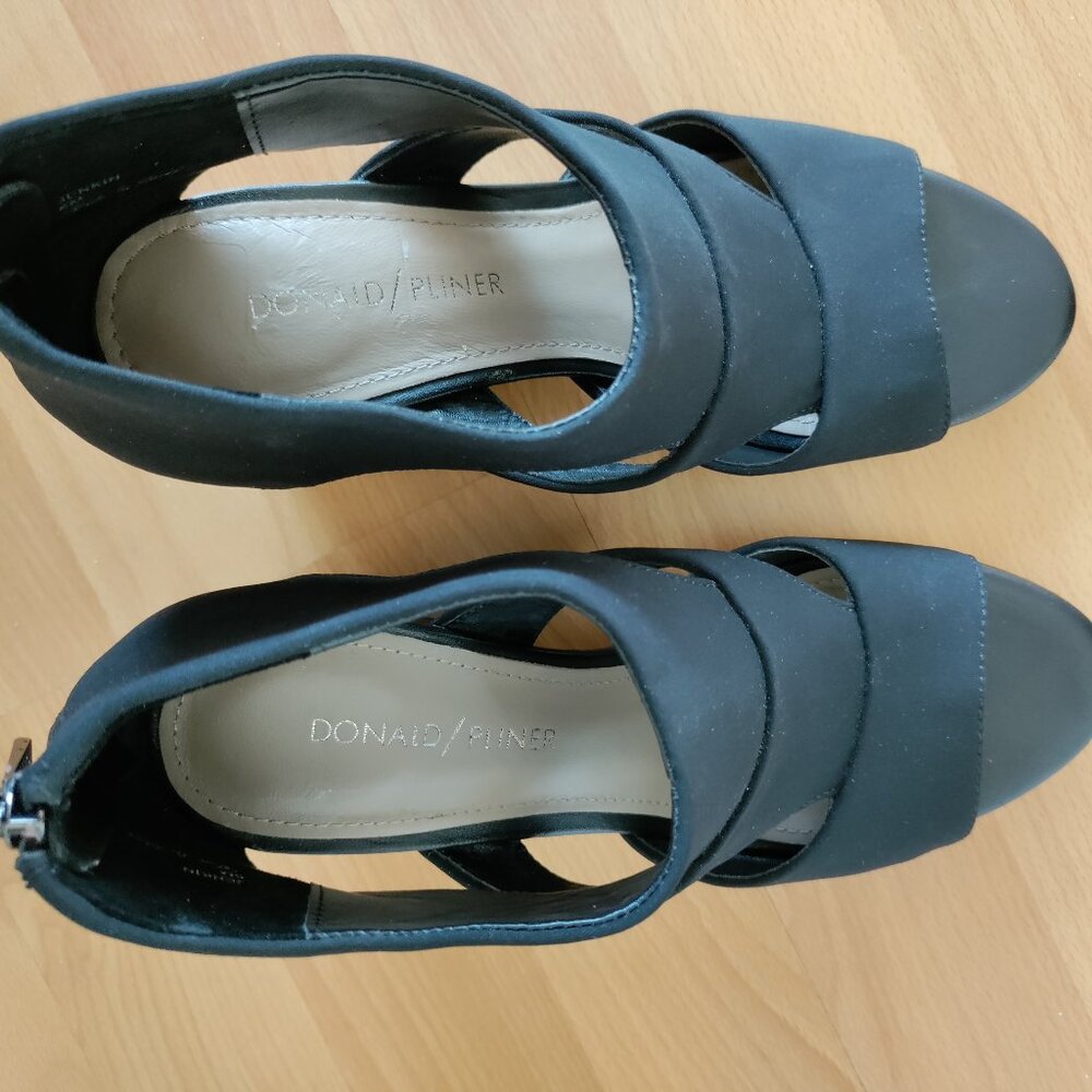 Donald/Pliner sandals